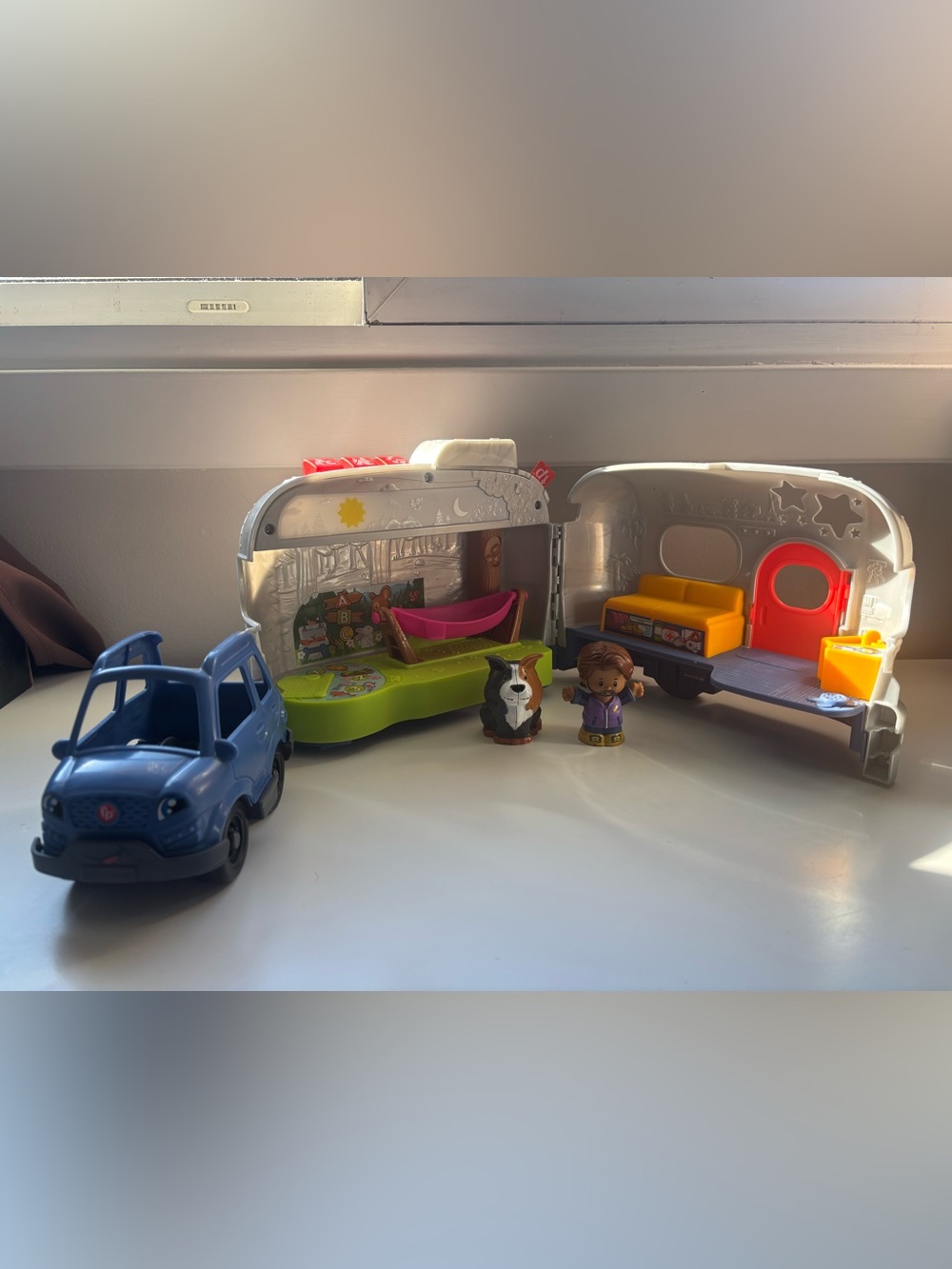 Fisher price little people light up learning centre camper with figure dog car